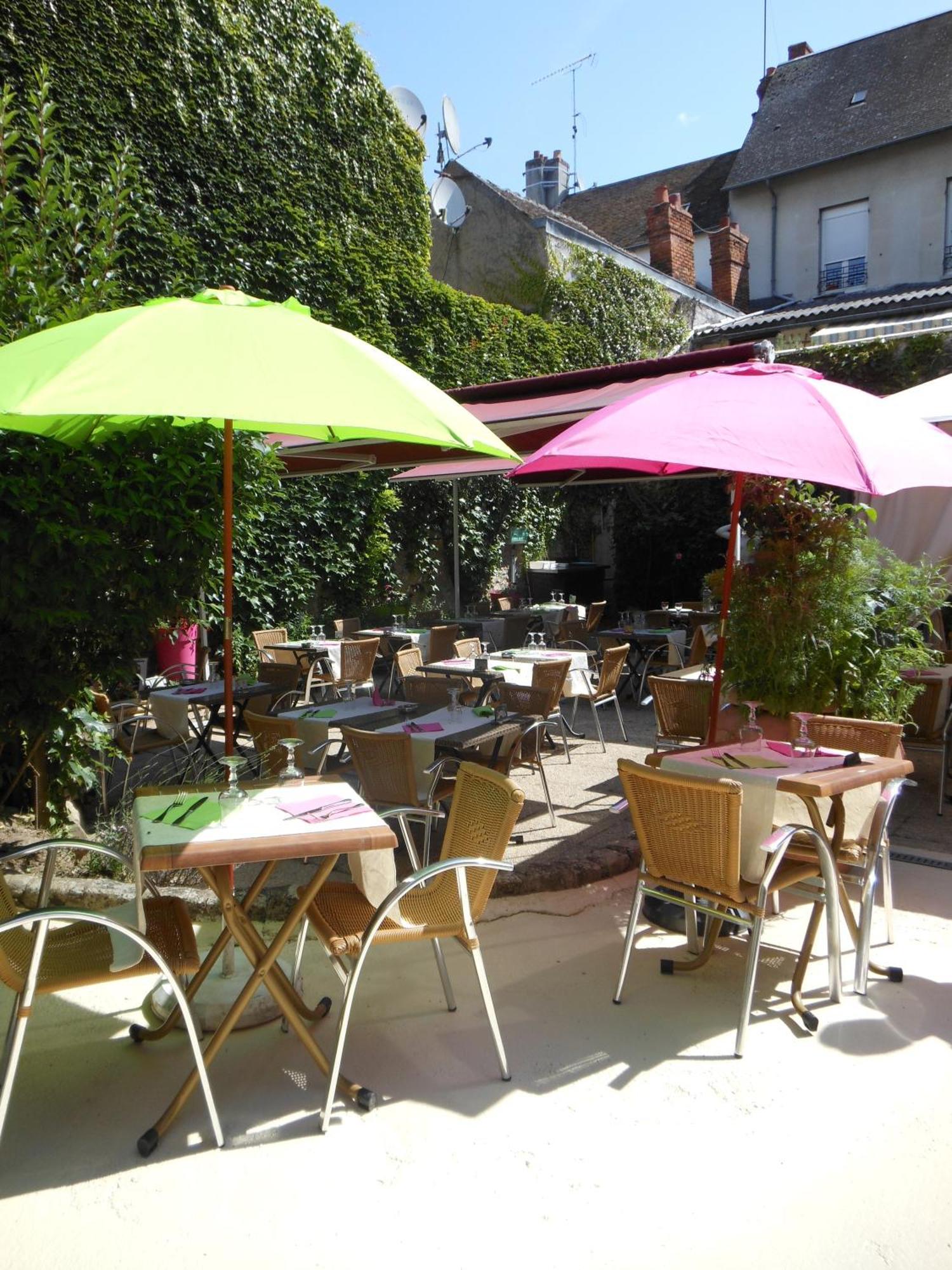 Logis - Hotel Restaurant L'Ecu De France Malesherbes Экстерьер фото